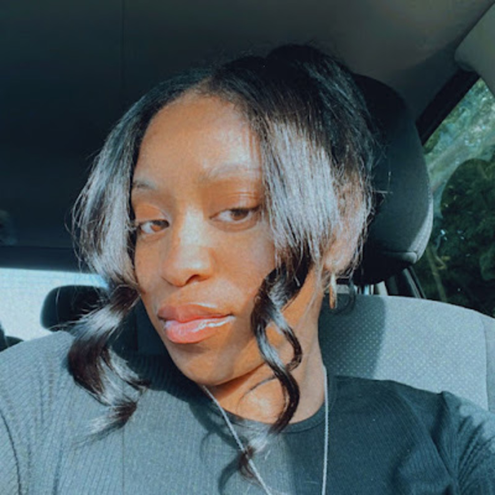 Meet your Posher, Najiha